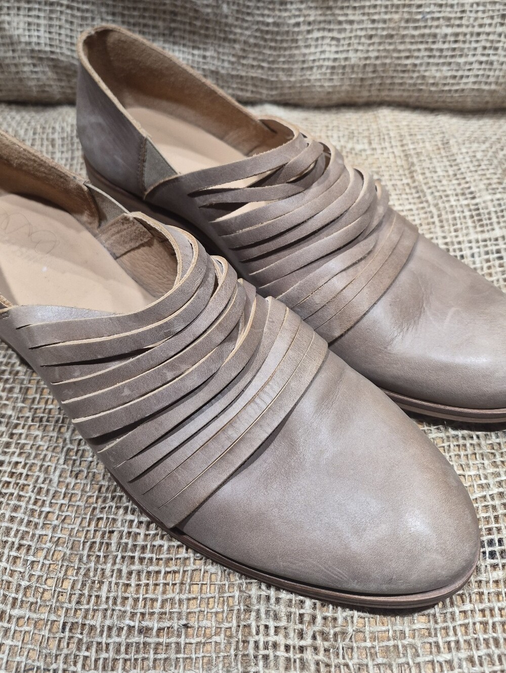 Garnet Hill Women’s Taupe Slip-On Leather Flats with Layered Straps Size 40